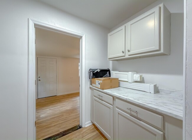 Building Photo - 1751 Pepper Dr