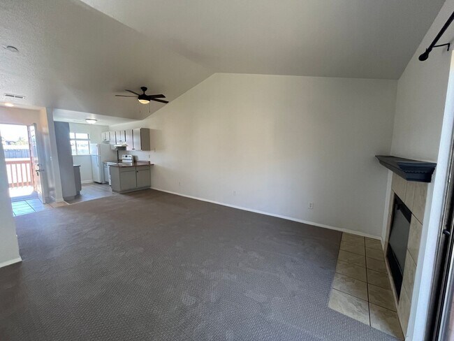 Building Photo - $500 OFF MOVE IN SPECIAL-  2BD/2BA with in unit washer/dryer