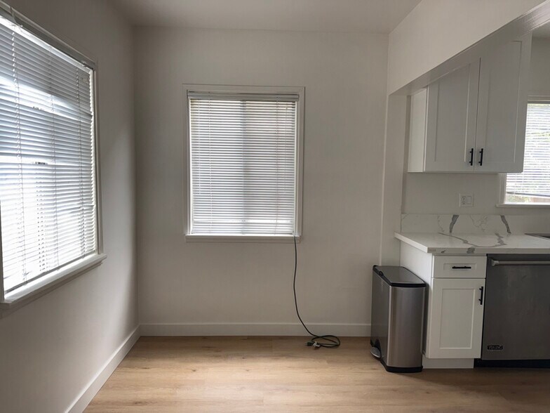 Building Photo - 3736 S Bentley Ave