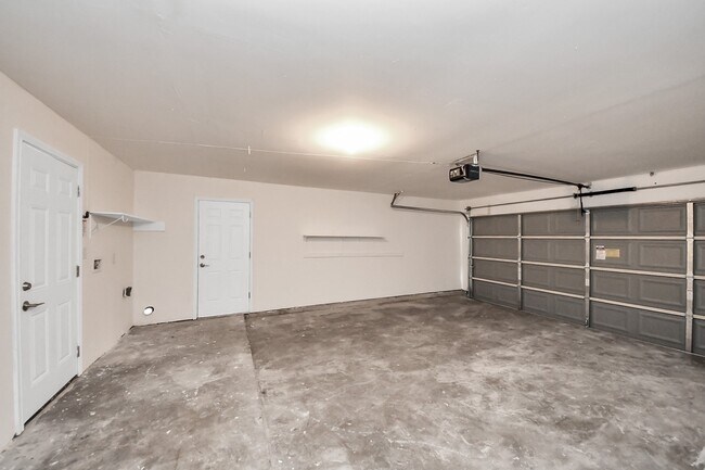 Building Photo - 10171 NW Park Dr