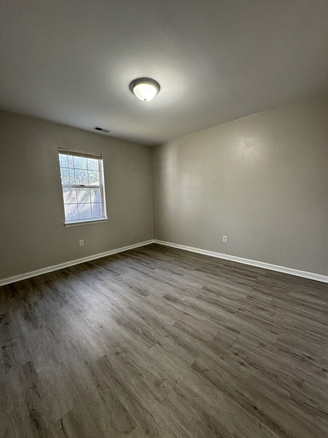 Building Photo - Beautiful 3 Bedroom, 2 Bath Home-3016 E. Windgate Ct.