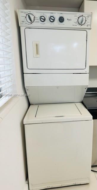 Building Photo - 1030 NE 80th St