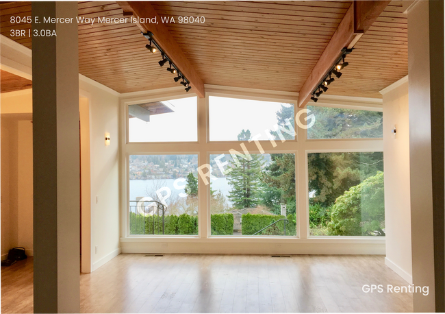 Building Photo - Elegant South Mercer Island Home with Lake...