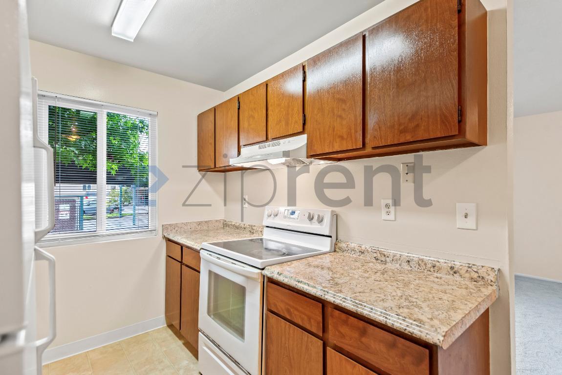 Building Photo - 1185 Meadow Ln