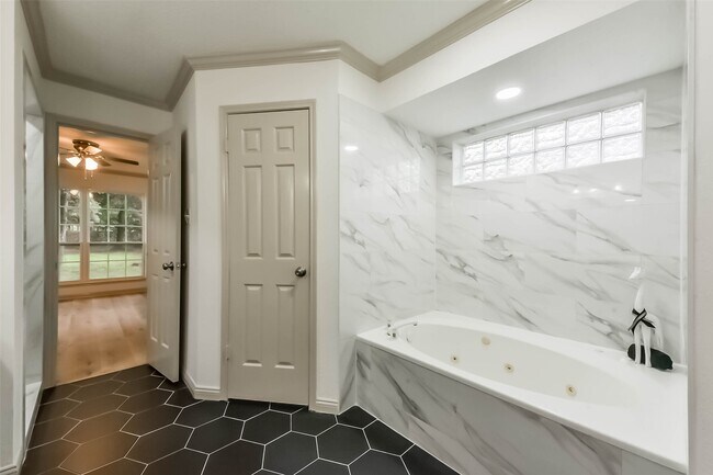 Building Photo - 4214 Brightwood Dr