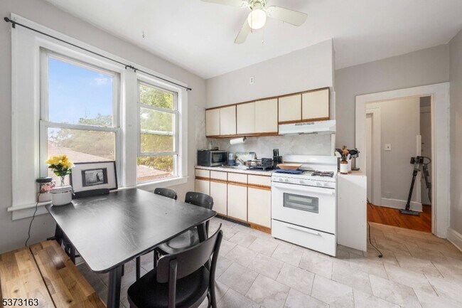 Primary Photo - 305 Waite Ave