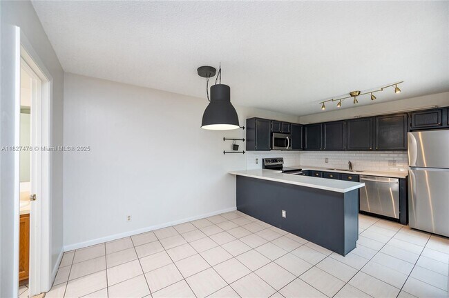 Building Photo - 2536 Camelot Ct