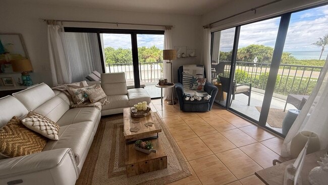 Building Photo - 5159 N Hwy A1A