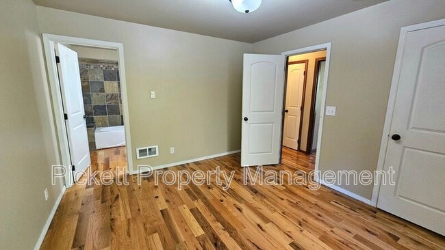 Building Photo - 1330 Corbet Dr
