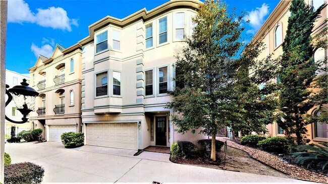 Primary Photo - 607 Oakley St