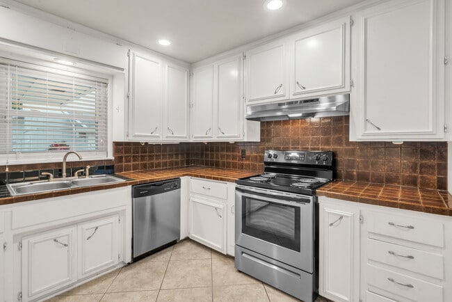 Building Photo - 5230 S Marion Ave