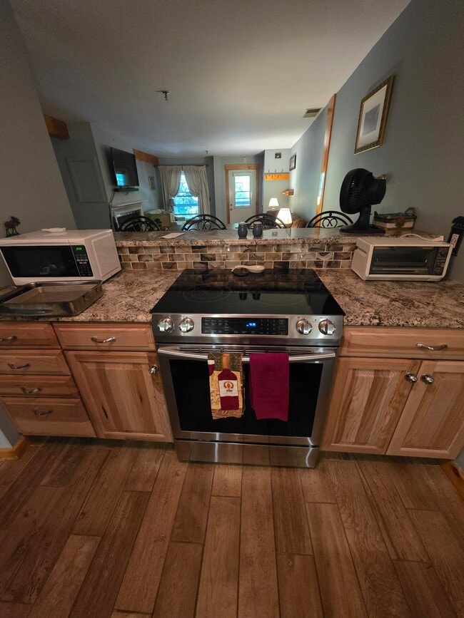 Building Photo - 145 Main St