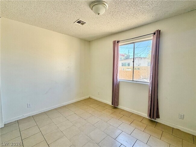 Building Photo - 3717 Lillis Ave