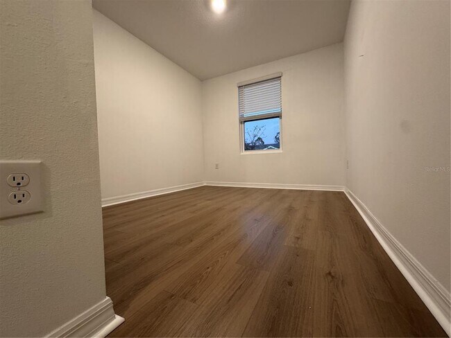 Building Photo - 2906 Canary Ave