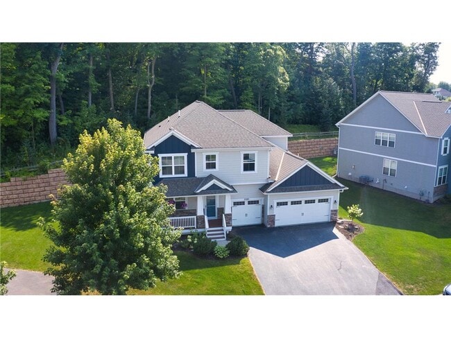 Building Photo - 5585 Orchard Cove