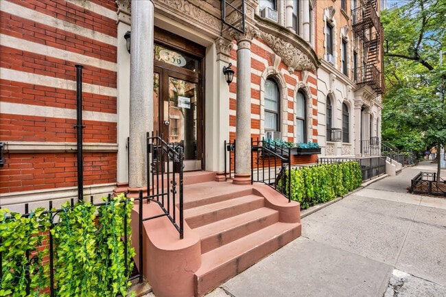 Building Photo - 336-338-338 E 18th St
