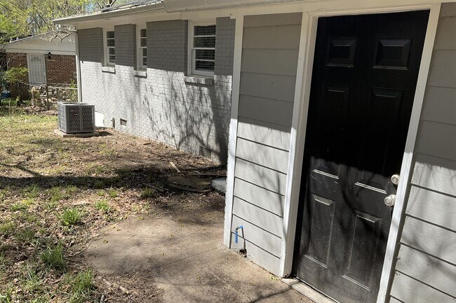 Building Photo - 6195 Cedar Wood Dr