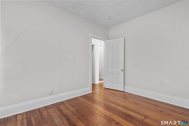 Building Photo - 394 Gregory St