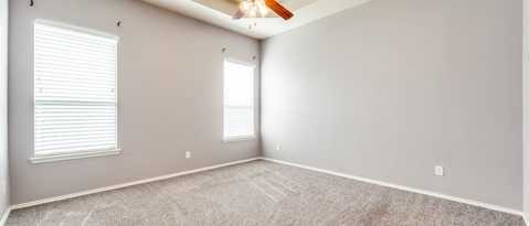 Building Photo - 2025 Lake Vista Dr