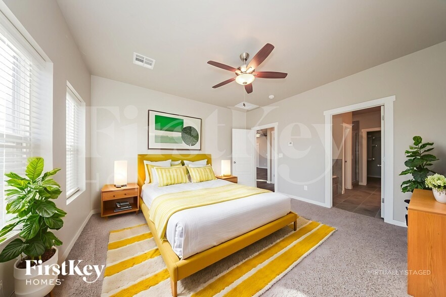 Building Photo - 2020 Sara Vista Dr