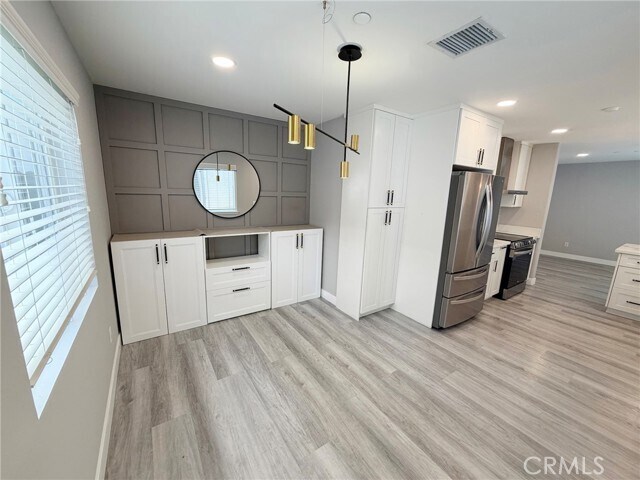 Building Photo - 1124 Mayflower Ave