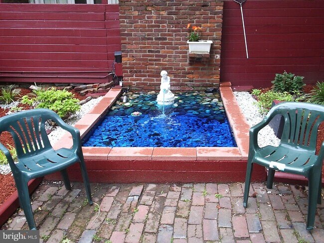 Building Photo - 1934 Waverly St