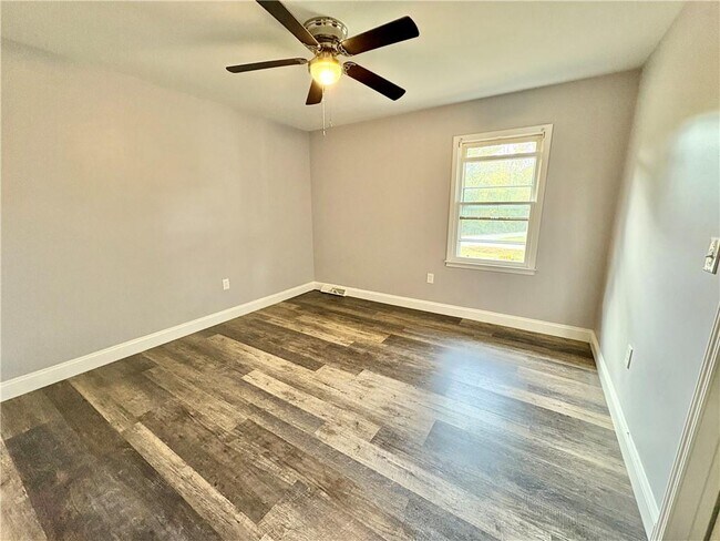 Building Photo - 213 Oxmoor Dr