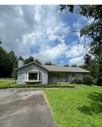 Building Photo - 1521 Cedar Ln