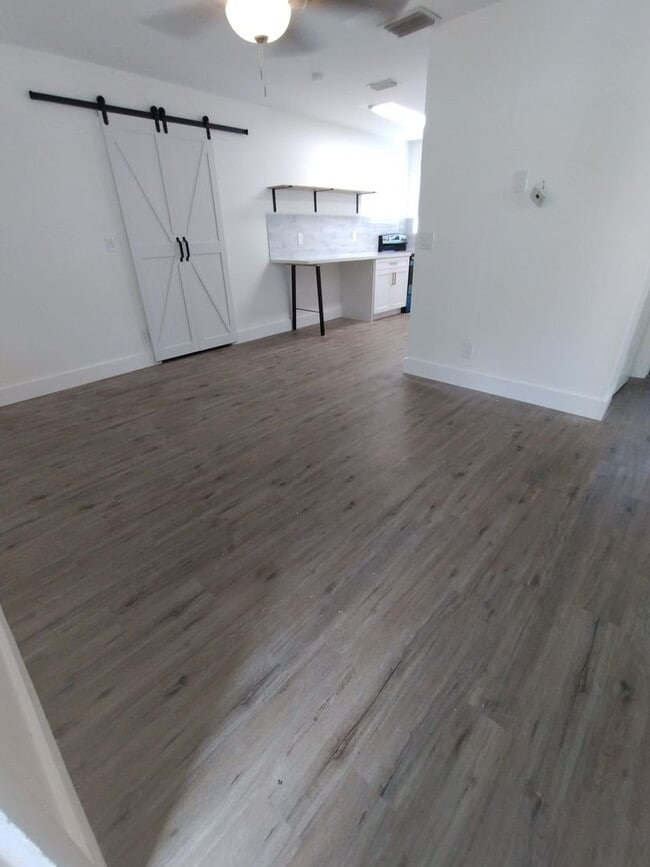 Building Photo - Beautifully Updated 2-Bedroom Home in Prime Location!