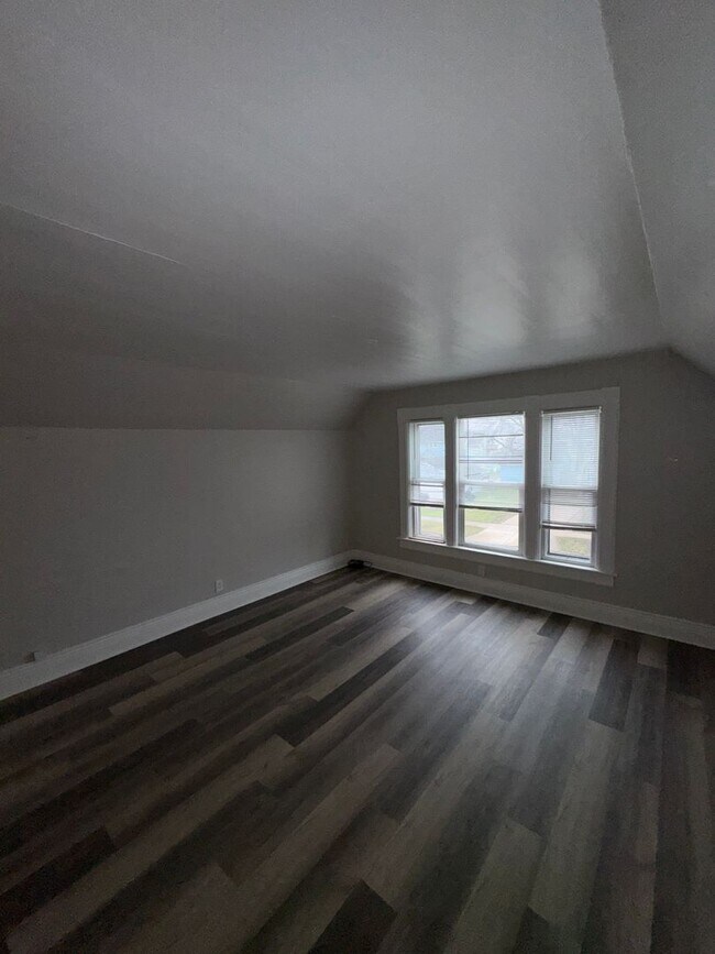 Building Photo - 120 E Spring St