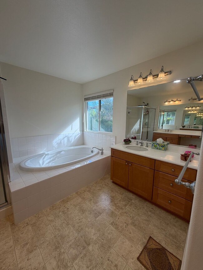 Building Photo - Spacious 4-Bedroom Ewa Beach Home with Den...