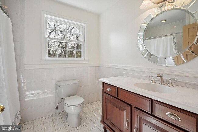 Building Photo - 5801 Hillburne Way
