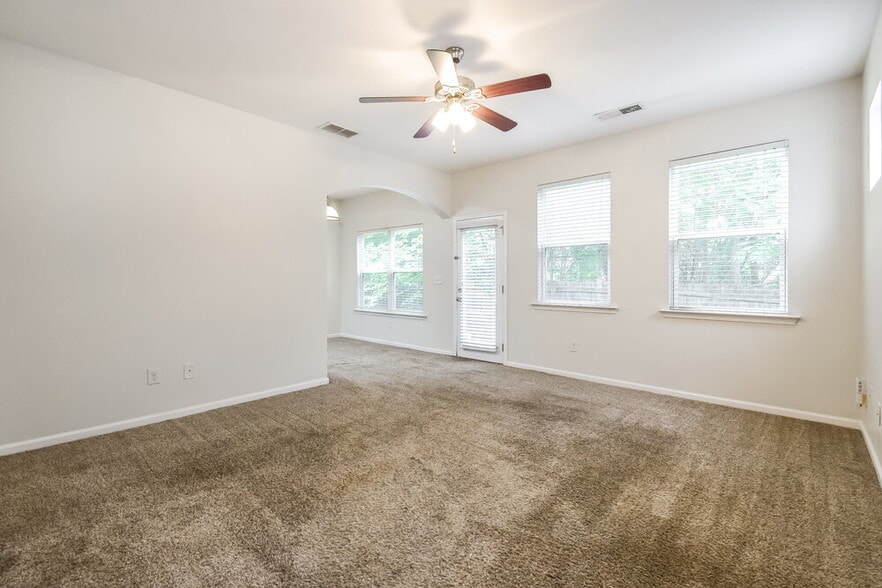 Building Photo - 464 Lobdale Falls Dr