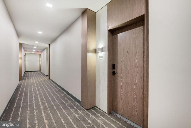 Building Photo - 701 Swann Ave