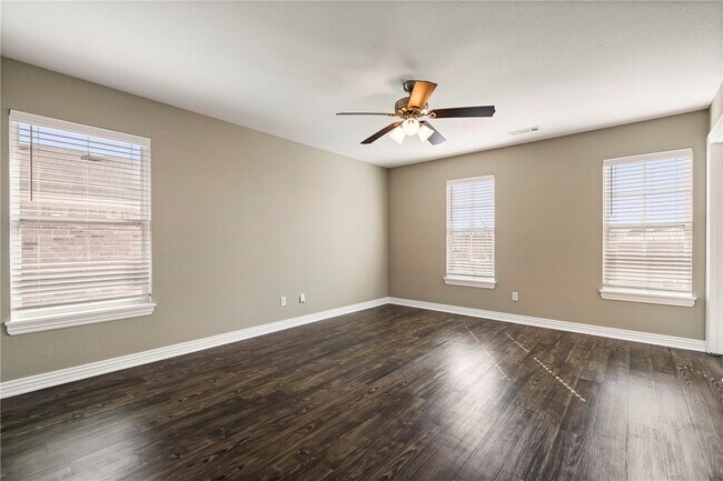 Building Photo - 121 Carrington Ave