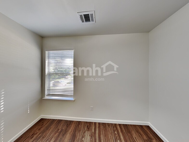 Building Photo - 16778 Fallen Timbers Dr