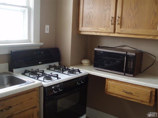 Building Photo - 1811 Tilden Ave