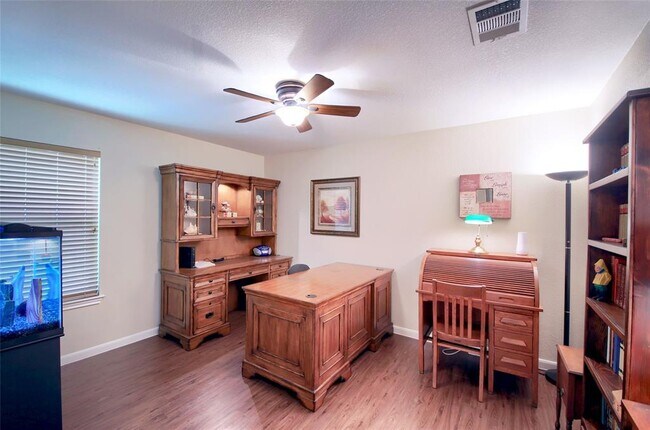 Building Photo - 1519 Hawk Dr