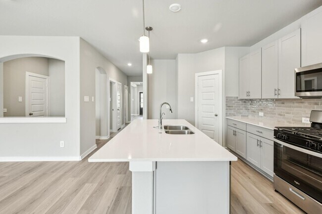 Building Photo - 6607 Castella Dr