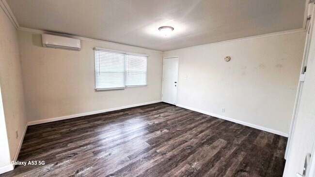 Building Photo - 1309 N La Brea Ave