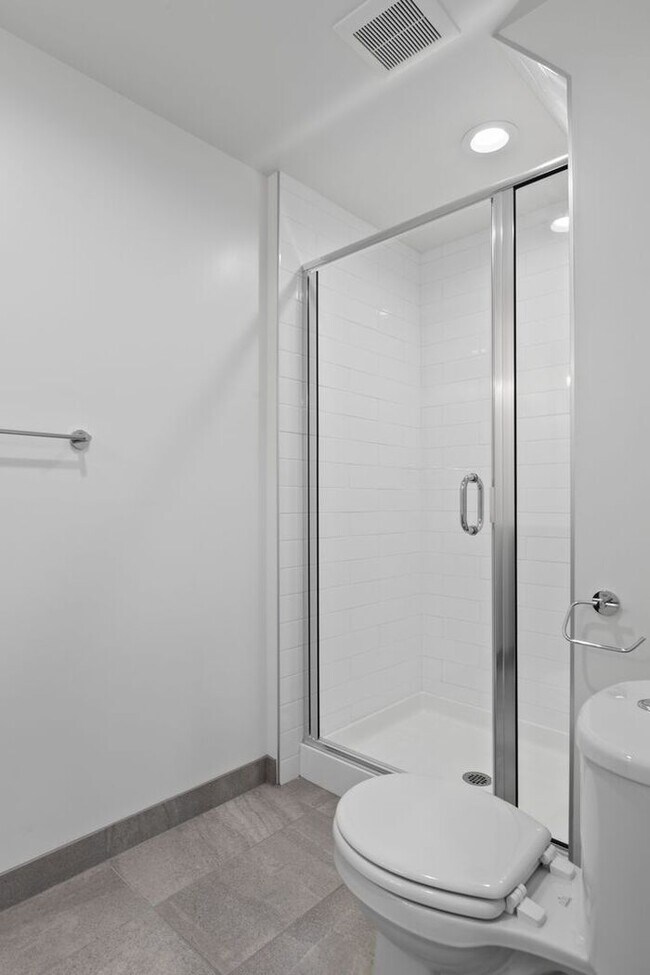 Building Photo - Sweet Ultra-Modern Air-Conditioned West Seattle Townhome w/ Parking