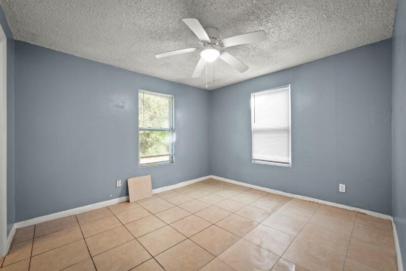 Building Photo - 304 Bernard Rd