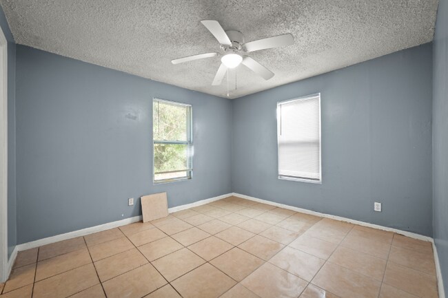 Building Photo - 304 Bernard Rd