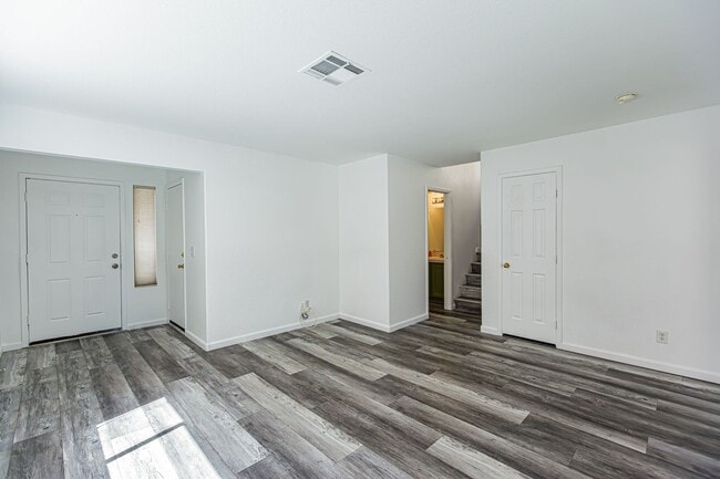 Building Photo - Henderson Home