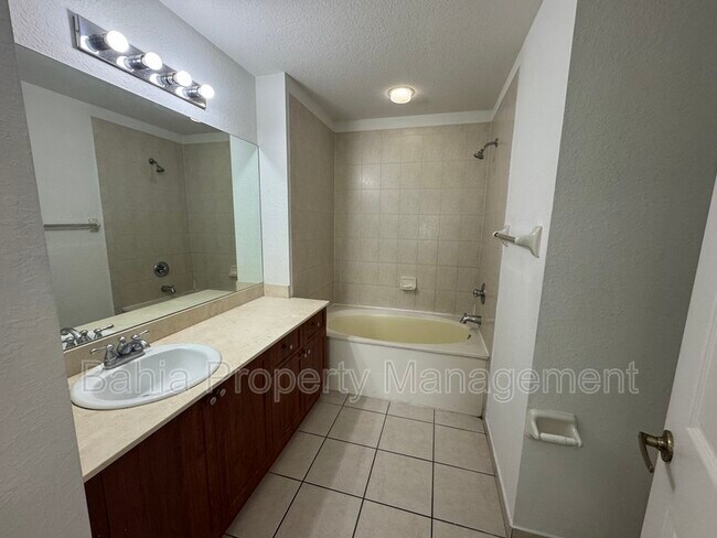 Building Photo - 10885 NW 89th Terrace