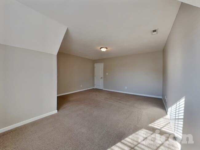 Building Photo - 15 Mossburg Ct