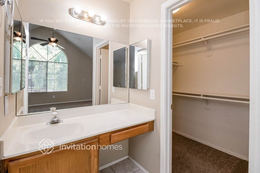 Building Photo - 441 S Maple