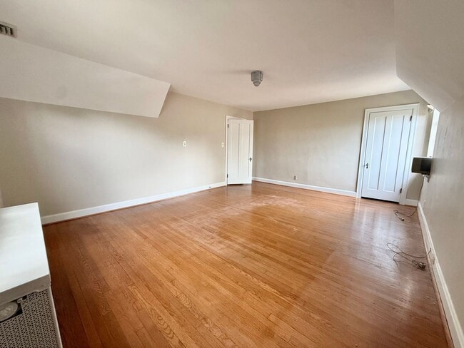 Building Photo - 6491 Ridge Ave