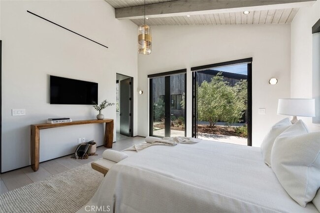 Building Photo - 3121 Old Topanga Canyon Rd