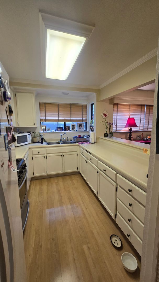 Building Photo - 8341 Valley View Ct